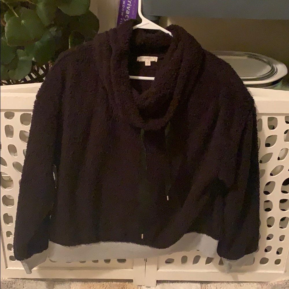 Fuzzy black pullover